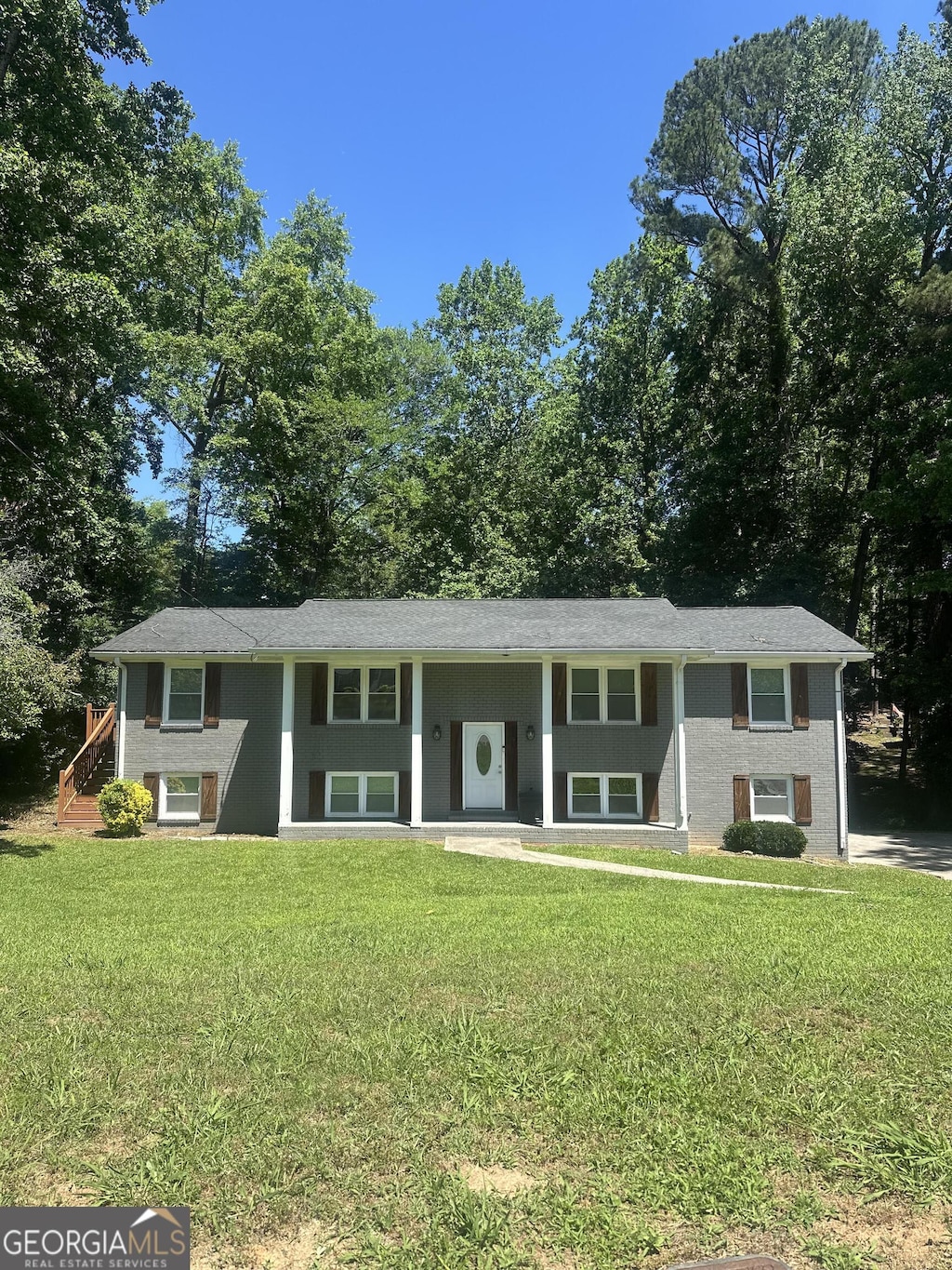 1863 Rockford Ct, Riverdale, GA 30296 - raised ranch featuring a front yard and brick siding