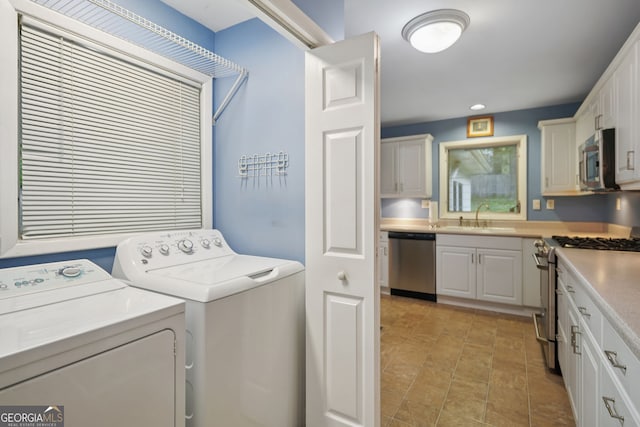 2790 Laurel Ridge Dr, Decatur, GA 30033 - washroom with independent washer and dryer and recessed lighting