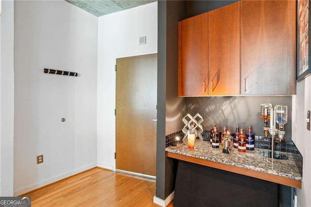 943 Peachtree St NE Unit 902, Atlanta, GA 30309 - kitchen featuring light wood finished floors and brown cabinets