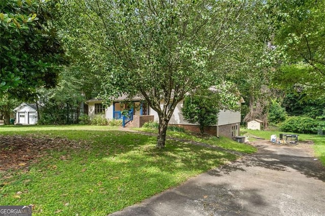 137 Trickum Hills Dr, Woodstock, GA 30188 - view of front of home with a storage unit and a front yard