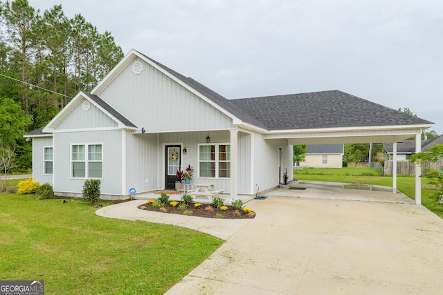 118 Oklahoma Cir, Adel, GA 31620 - view of front facade featuring driveway, a front yard, roof with shingles, and covered porch