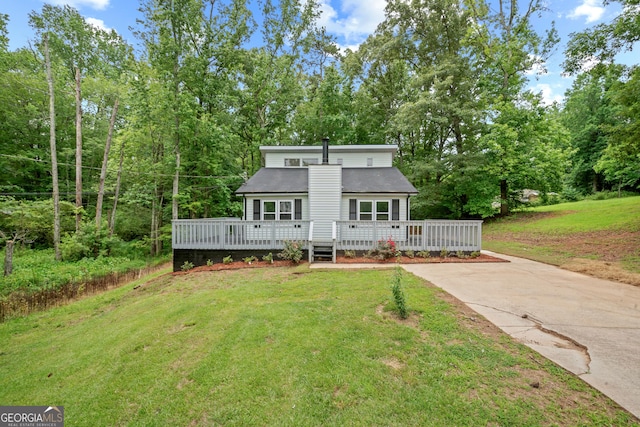 50 Hearthstone Dr, Newnan, GA 30263 - view of front of property with a deck and a front yard