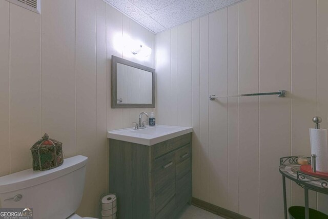 1908 Musket Ct, Stone Mountain, GA 30087 - bathroom with vanity and a decorative wall