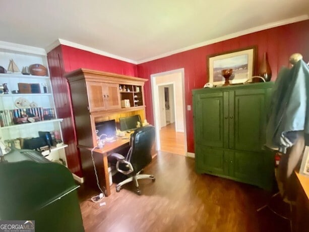 1812 Morgan Cantey Dr, Lanett, AL 36863 - office space featuring wood finished floors and crown molding