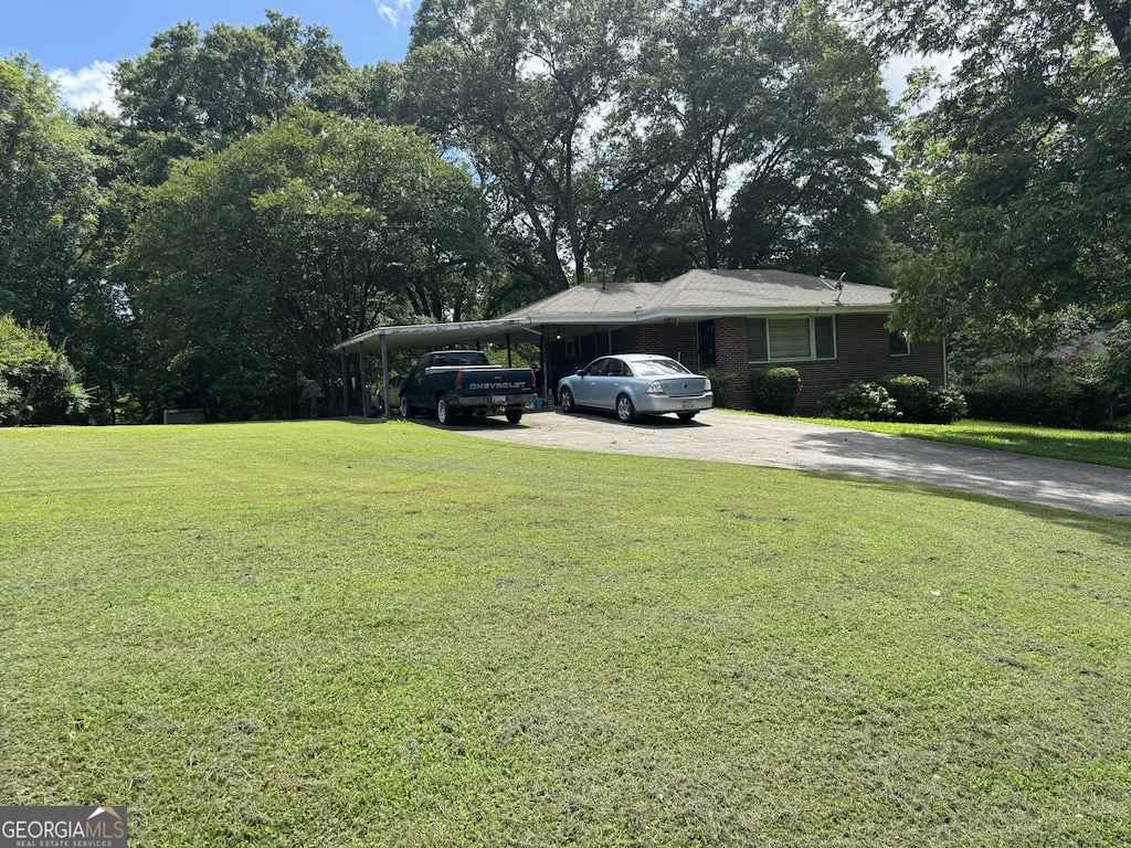537 Elizabeth Ln SW, Mableton, GA 30126 - view of property exterior featuring driveway and a yard