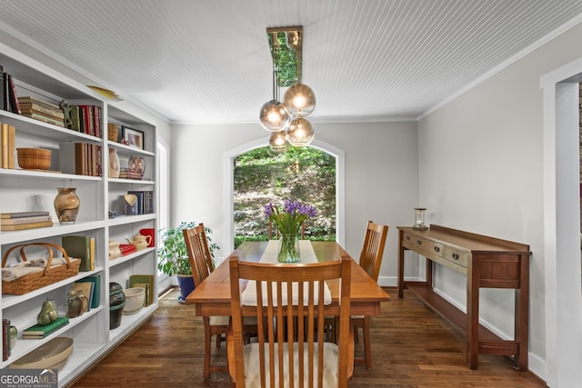 970 Pine Grove Pointe Dr, Roswell, GA 30075 - dining space featuring crown molding, wood finished floors, and a chandelier
