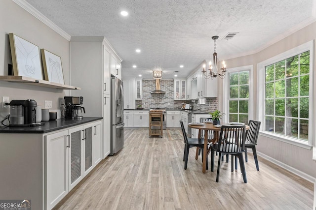 15 Stonewood Way, Sharpsburg, GA 30277 - dining space with a textured ceiling, light wood-type flooring, a chandelier, recessed lighting, and ornamental molding