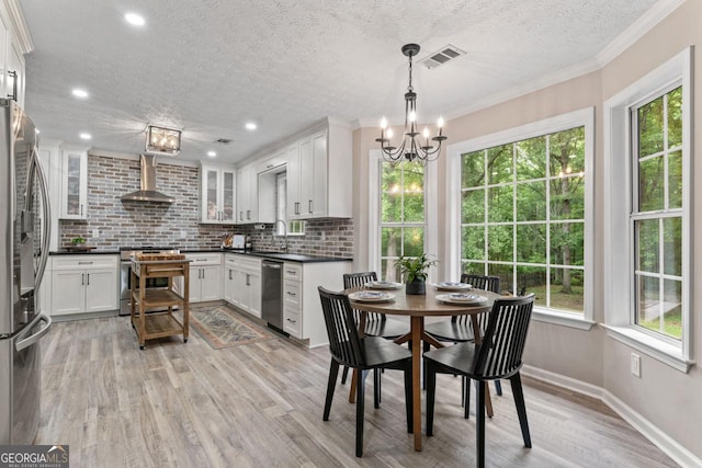 15 Stonewood Way, Sharpsburg, GA 30277 - dining area featuring a chandelier, a textured ceiling, light wood-style flooring, ornamental molding, and recessed lighting