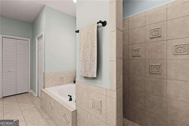 162 Drakes Lndg, Brunswick, GA 31523 - bathroom with a garden tub, a closet, and tile patterned flooring