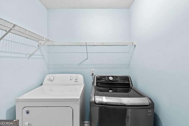 580 Lilburn School Rd, Lilburn, GA 30047 - laundry area with washer and clothes dryer