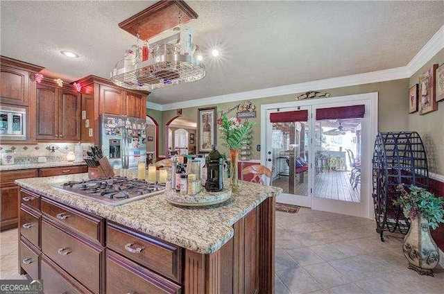 186 Wolverine Dr, Waleska, GA 30183 - kitchen with stainless steel appliances, arched walkways, a textured ceiling, a center island, and decorative backsplash