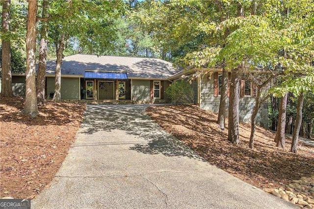 186 Wolverine Dr, Waleska, GA 30183 - ranch-style house with driveway