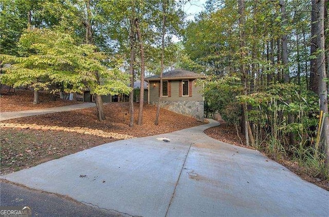186 Wolverine Dr, Waleska, GA 30183 - view of front of home with driveway and stone siding