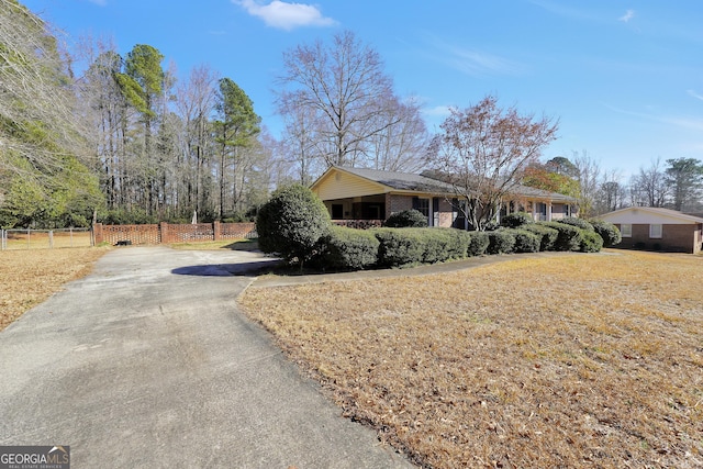 105 Skyline Dr, Barnesville, GA 30204 - view of front of property featuring asphalt driveway