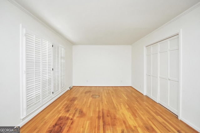 105 Skyline Dr, Barnesville, GA 30204 - unfurnished bedroom featuring light wood-type flooring, crown molding, and a closet