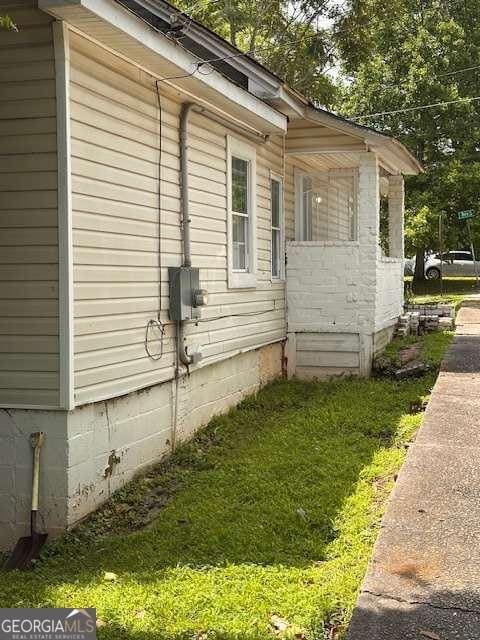 519 Roy St SW, Atlanta, GA 30310 - view of side of home with a lawn