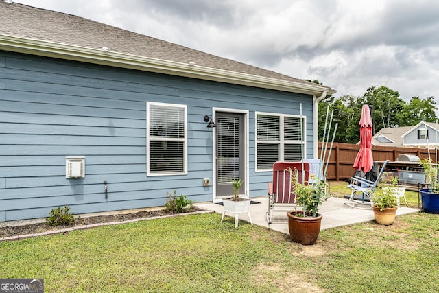 107 Topaz St, Calhoun, GA 30701 - back of property with a patio area