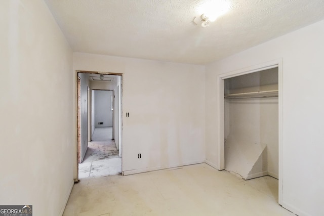 2571 Beech St, Morrow, GA 30260 - unfurnished bedroom featuring a closet