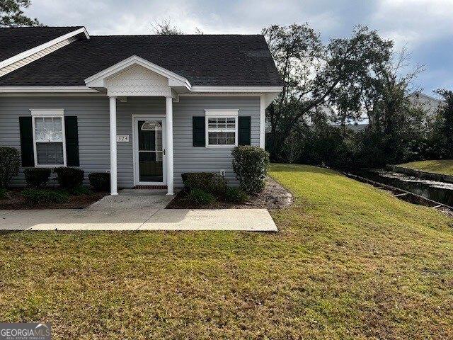 324 Moss Creek Ln, Brunswick, GA 31520 - view of front of house with a front lawn