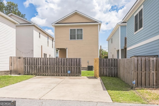 309 E 41st St, Savannah, GA 31401 - back of house with a patio area
