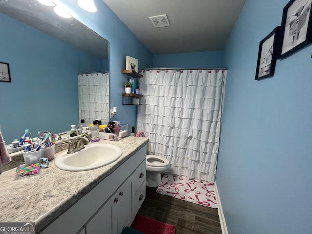 307 Pardue Dr, Thomaston, GA 30286 - bathroom featuring wood finished floors, vanity, and curtained shower