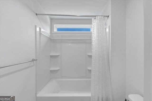 612 Michigan Cir, Hoschton, GA 30548 - bathroom featuring shower / tub combo with curtain and toilet