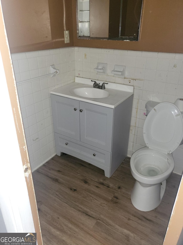 4274 W Oak Dr, Macon, GA 31210 - bathroom featuring tile walls, wood finished floors, and vanity