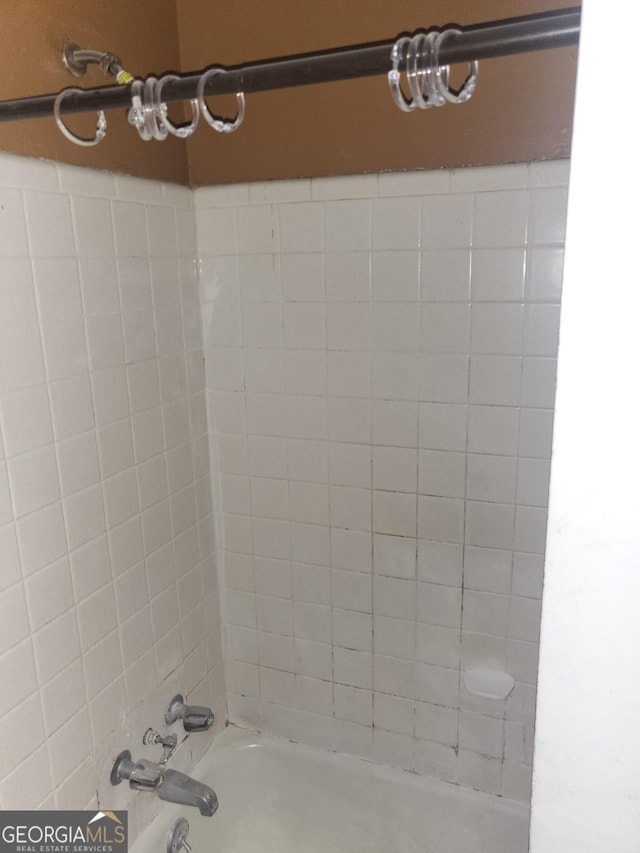 4274 W Oak Dr, Macon, GA 31210 - bathroom view of washtub / shower combination