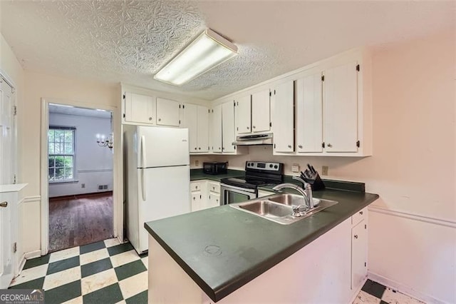 2867 Holly Oaks Dr, Marietta, GA 30062 - kitchen with electric stove, freestanding refrigerator, under cabinet range hood, dark countertops, and light floors