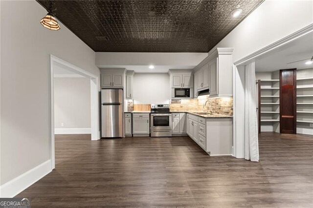 3311 Marina View Way, Gainesville, GA 30506 - kitchen featuring appliances with stainless steel finishes, tasteful backsplash, dark wood-style flooring, and gray cabinets