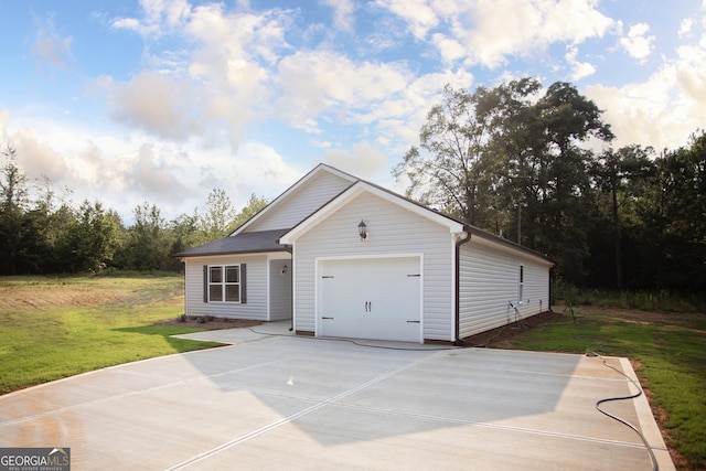 266 Patillo Rd, Jackson, GA 30233 - ranch-style home with concrete driveway, a front yard, and a garage