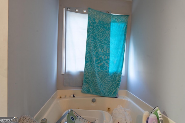 1858 Mcconnell Rd, Grayson, GA 30017 - bathroom featuring a jetted tub