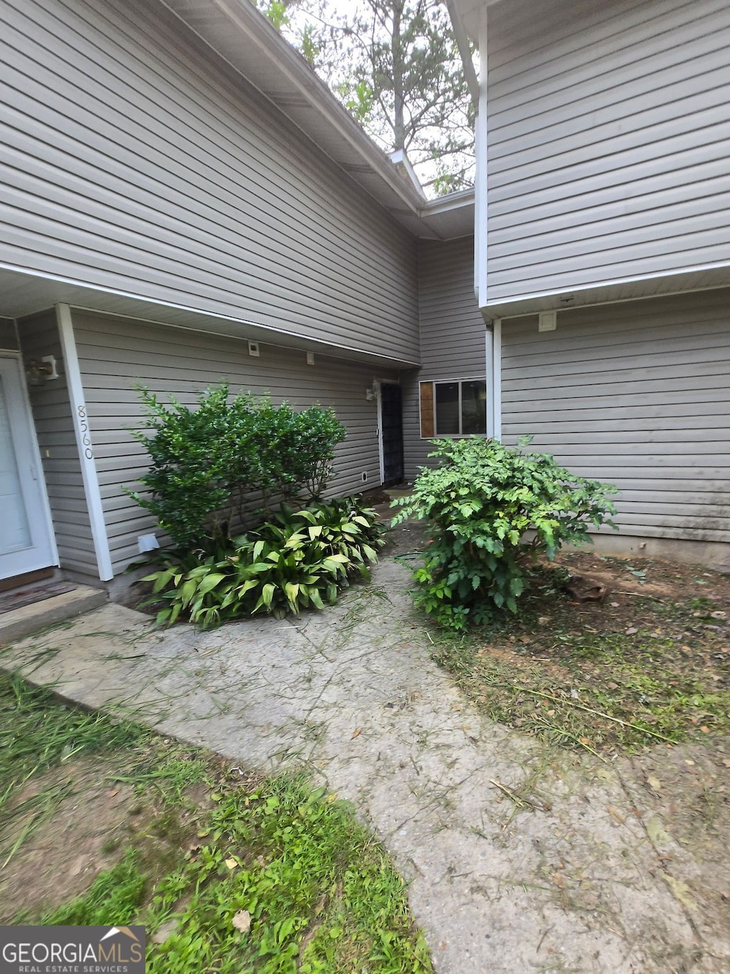 8562 Creekwood Way, Jonesboro, GA 30238 - property entrance