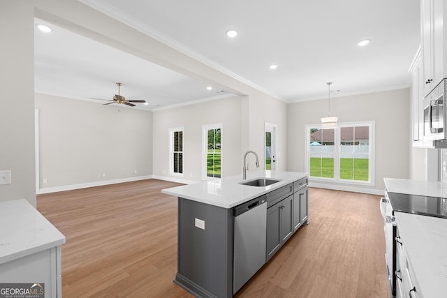 19 Honeysuckle Dr, Claxton, GA 30417 - kitchen featuring appliances with stainless steel finishes, light wood-style floors, plenty of natural light, ceiling fan, and recessed lighting
