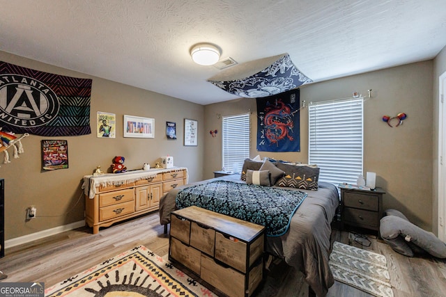 105 N River Dr Unit G, Sandy Springs, GA 30350 - bedroom featuring light wood-type flooring and a textured ceiling