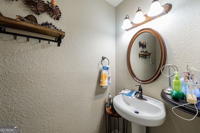 105 N River Dr Unit G, Sandy Springs, GA 30350 - bathroom featuring a sink