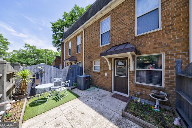 105 N River Dr Unit G, Sandy Springs, GA 30350 - property entrance with brick siding and a patio