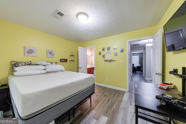 105 N River Dr Unit G, Sandy Springs, GA 30350 - bedroom with wood finished floors and a textured ceiling