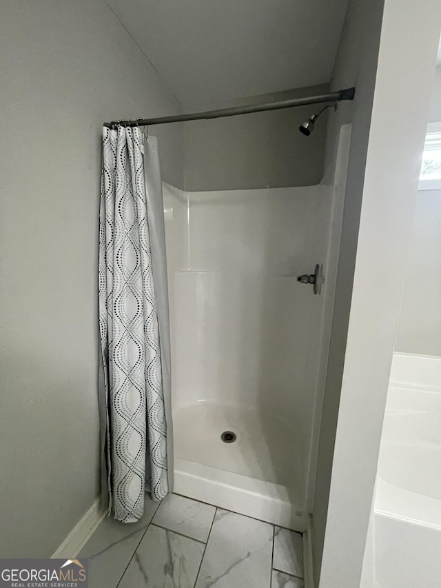 113 Sourwood Ln, Warner Robins, GA 31093 - bathroom featuring curtained shower and marble look tiles