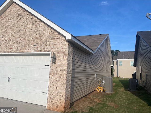 113 Sourwood Ln, Warner Robins, GA 31093 - view of side of home with brick siding and a garage