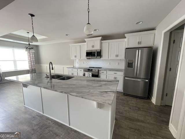 113 Sourwood Ln, Warner Robins, GA 31093 - kitchen with stainless steel appliances, white cabinets, a kitchen island with sink, dark wood-style flooring, and recessed lighting