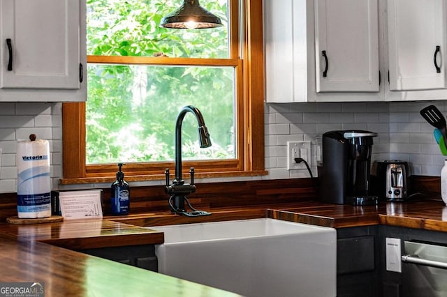 128 Overlake Ct, Morganton, GA 30560 - kitchen with dark countertops, backsplash, and white cabinets