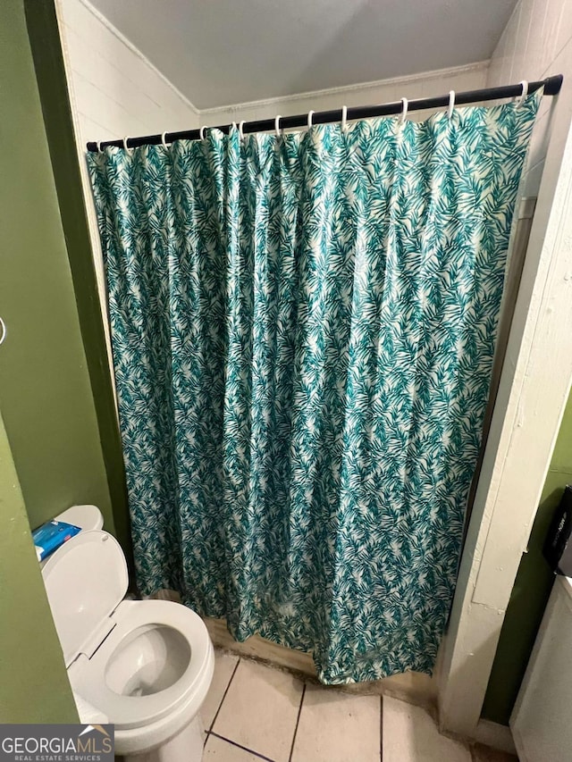 1750 Beechwood Blvd SW, Atlanta, GA 30311 - full bathroom featuring tile patterned floors and curtained shower