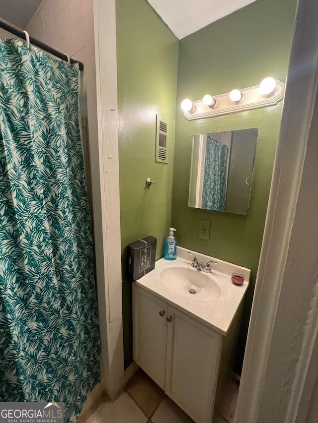 1750 Beechwood Blvd SW, Atlanta, GA 30311 - bathroom featuring vanity and curtained shower