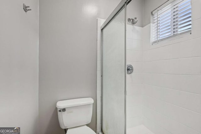 2849 Snapfinger Rd, Decatur, GA 30034 - full bathroom featuring a shower stall and toilet