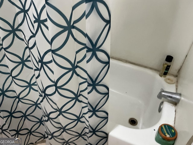 105 Tubb Rd, Chickamauga, GA 30707 - detailed view of shower / bathtub combination with curtain