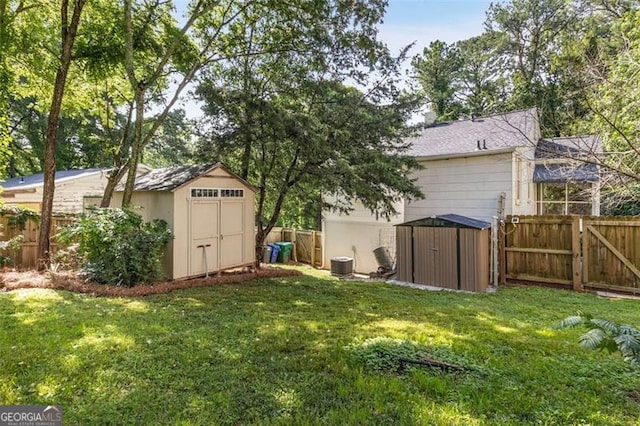 3158 Granby Ave, Scottdale, GA 30079 - fenced backyard featuring a storage shed