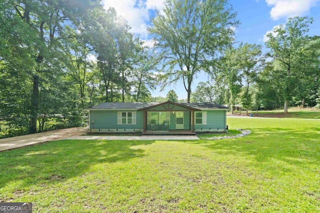 103 Fawn Ct, Eatonton, GA 31024 - view of front of house featuring a front lawn