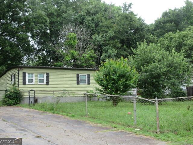4 Skyland Dr W, Locust Grove, GA 30248 - view of side of property