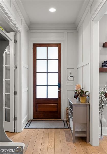 127 Oak Ln, Decatur, GA 30030 - doorway featuring light wood finished floors and recessed lighting